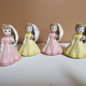 🎄DONATED🎄Charming Ceramic Parasol Girls Figurine Set